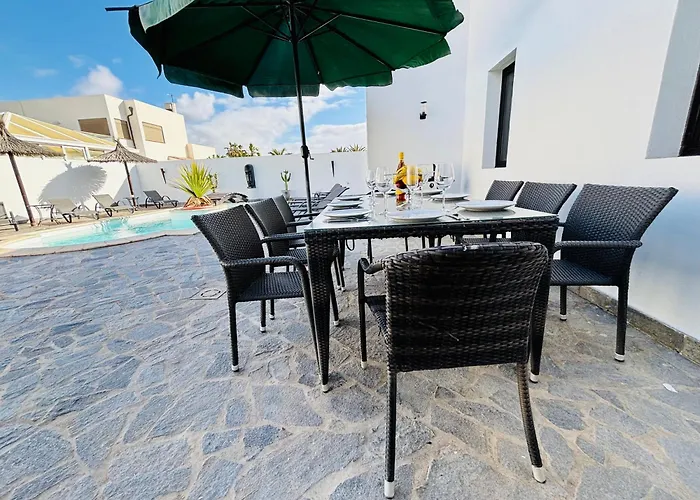 Villa Waikiki, Private Pool, Beaches & Nightlife Corralejo