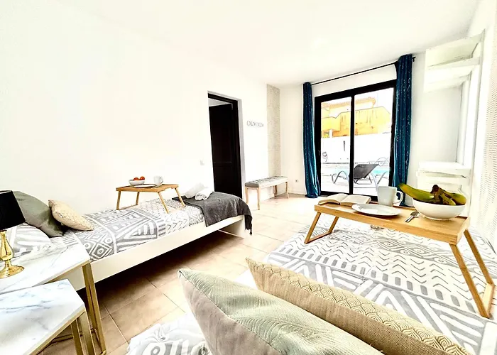 Waikiki, Private Pool, Beaches & Nightlife Villa Corralejo