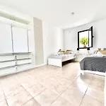 Villa Waikiki, Private Pool, Beaches & Nightlife Corralejo