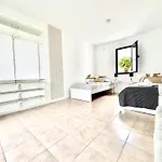 Waikiki, Private Pool, Beaches & Nightlife Villa Corralejo