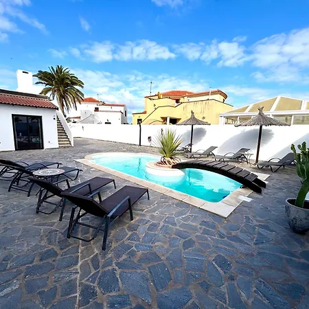 4-br, Sea-view Villa, Private Pool And Bbq, In Downtown! Villa Corralejo