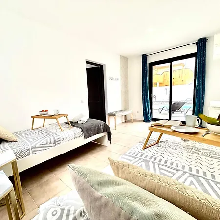 4-br, Sea-view Villa, Private Pool And Bbq, In Downtown! Villa Corralejo