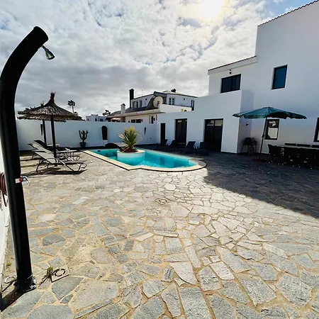 4-br, Sea-view Villa, Private Pool And Bbq, In Downtown! Villa Corralejo