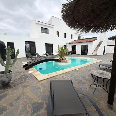 4-br, Sea-view Villa, Private Pool And Bbq, In Downtown!