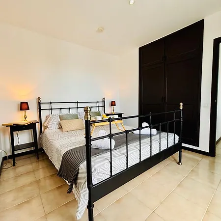 Villa 4-br, Sea-view Villa, Private Pool And Bbq, In Downtown! Corralejo