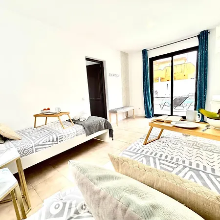4-br, Sea-view Villa, Private Pool And Bbq, In Downtown! Corralejo