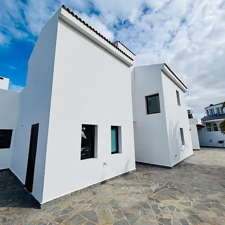 4-br, Sea-view Villa, Private Pool And Bbq, In Downtown! Villa