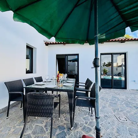 Villa 4-br, Sea-view Villa, Private Pool And Bbq, In Downtown! Corralejo
