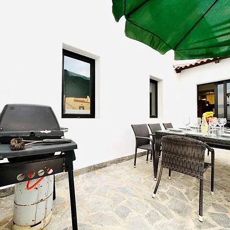 4-br, Sea-view Villa, Private Pool And Bbq, In Downtown!