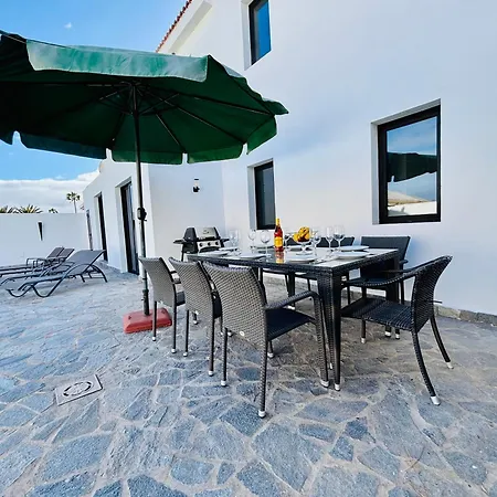 Villa 4-br, Sea-view Villa, Private Pool And Bbq, In Downtown!
