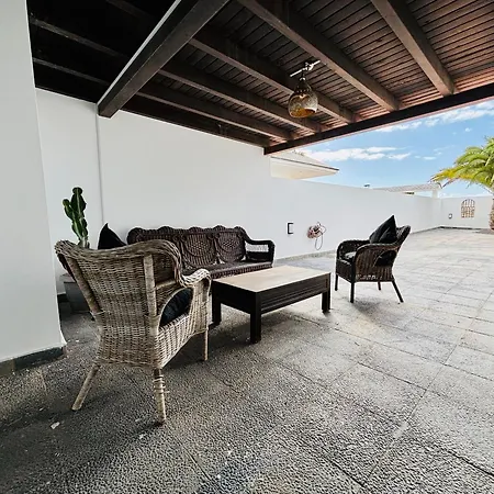 4-br, Sea-view Villa, Private Pool And Bbq, In Downtown! Villa Corralejo