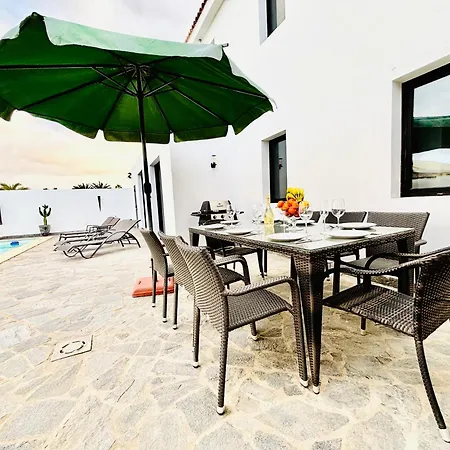 4-br, Sea-view Villa, Private Pool And Bbq, In Downtown! * Corralejo