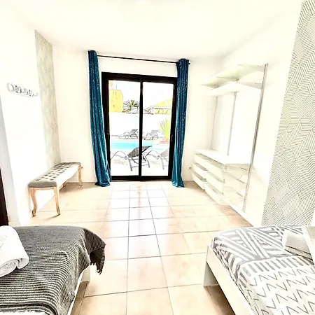 4-br, Sea-view Villa, Private Pool And Bbq, In Downtown! Corralejo