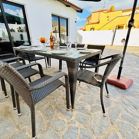 4-br, Sea-view Villa, Private Pool And Bbq, In Downtown! * Corralejo
