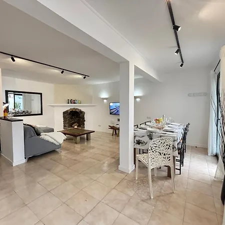 4-br, Sea-view Villa, Private Pool And Bbq, In Downtown! * Corralejo