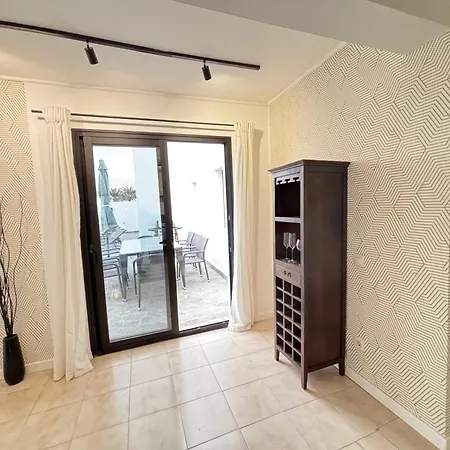 4-br, Sea-view Villa, Private Pool And Bbq, In Downtown! Villa Corralejo
