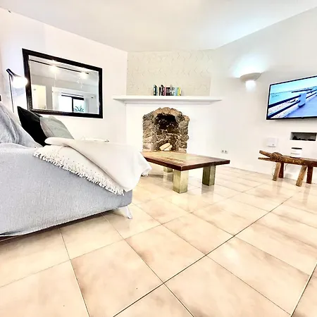 4-br, Sea-view Villa, Private Pool And Bbq, In Downtown! Villa Corralejo