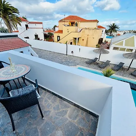 4-br, Sea-view Villa, Private Pool And Bbq, In Downtown! Villa Corralejo
