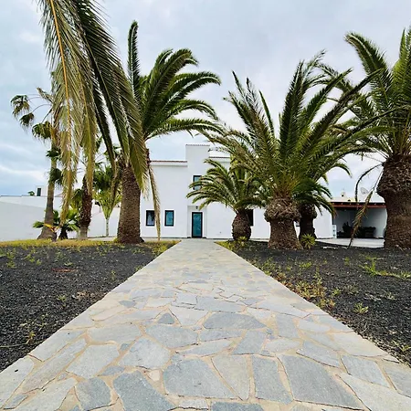 Villa 4-br, Sea-view Villa, Private Pool And Bbq, In Downtown!
