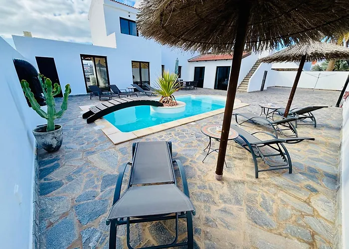 Villa Waikiki, Private Pool, Beaches & Nightlife Corralejo
