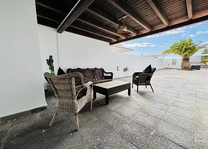 Waikiki, Private Pool, Beaches & Nightlife Villa Corralejo
