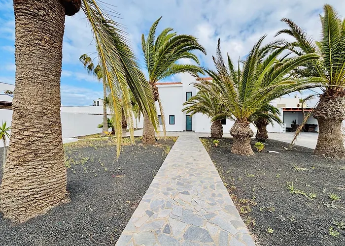 Waikiki, Private Pool, Beaches & Nightlife Villa Corralejo