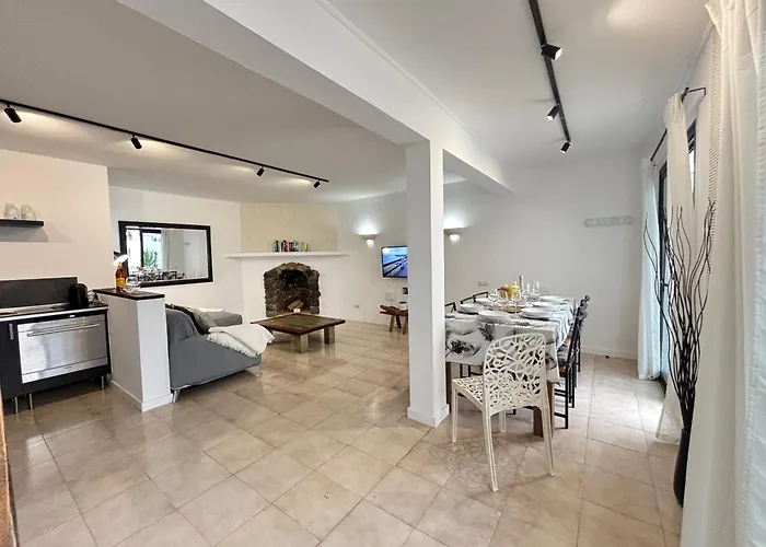 Waikiki, Private Pool, Beaches & Nightlife Villa Corralejo