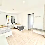 Waikiki, Private Pool, Beaches & Nightlife * Κοραλέχο