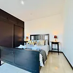 Waikiki, Private Pool, Beaches & Nightlife Κοραλέχο